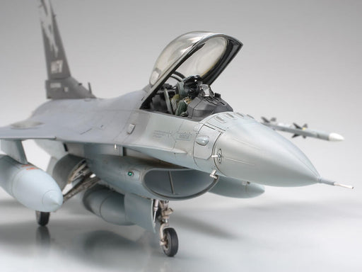 1/48 Tamiya #101 U.S. Fighter General Dynamics F-16C (Block 25/32) Fighting Falcon