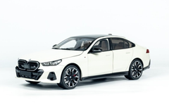 1/18 Minichamps BMW i5 2023 White Metallic