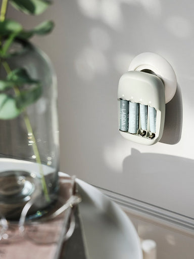 Ikea STENKOL / LADDA 1900mAh 1.2V (Battery charger and 4X AA Rechargeable Batteries Pack)